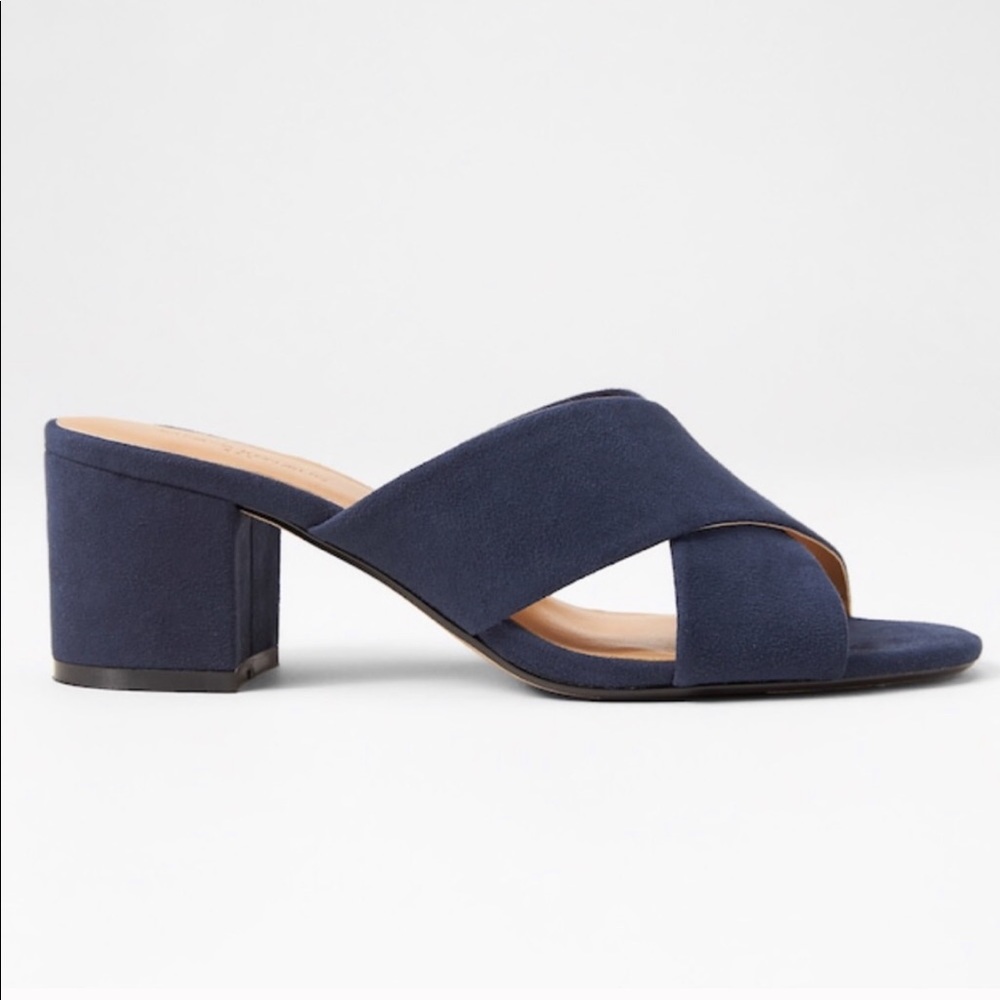 Last one size 9! Banana Republic Block heel sandal - Picture 3 of 3